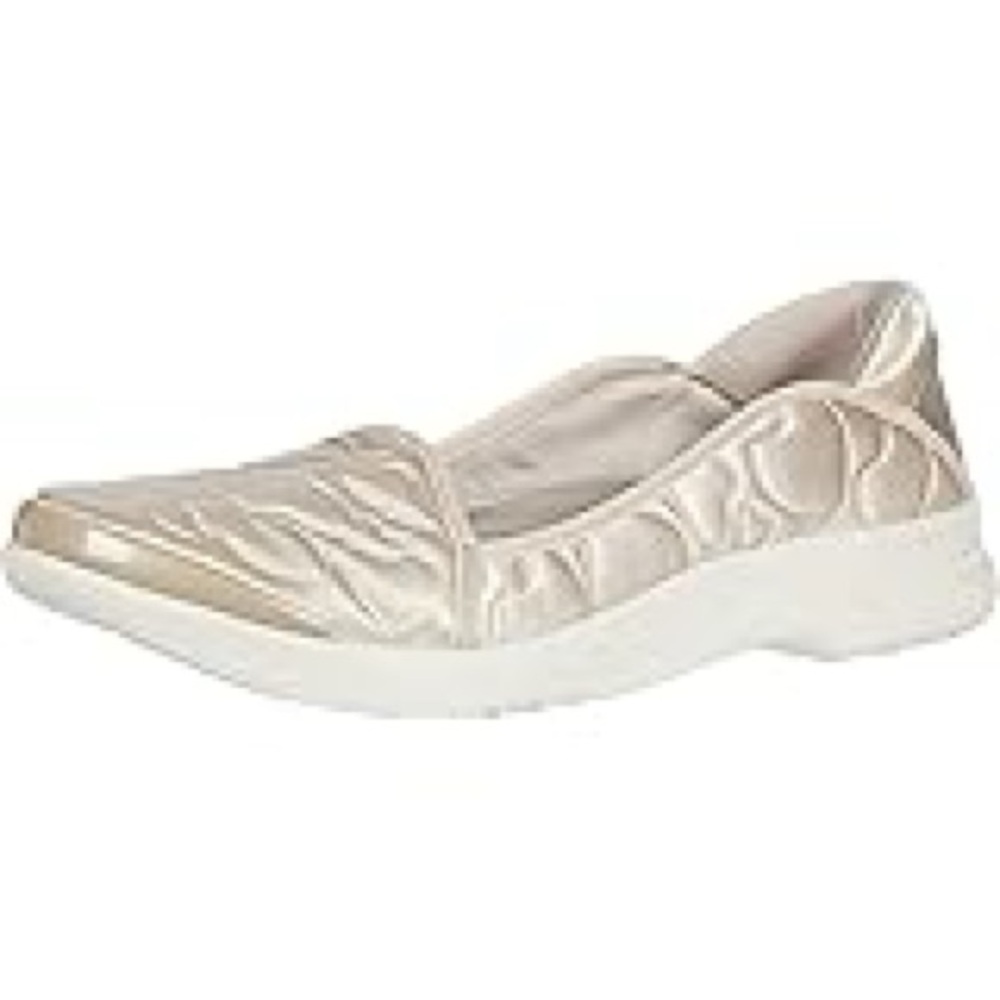 Bzees Collector’s Edition Royal Ruby Champagne Heart Quilted Slip-Ons NWT Size 9